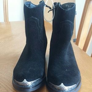 Very Volatile Western Booties